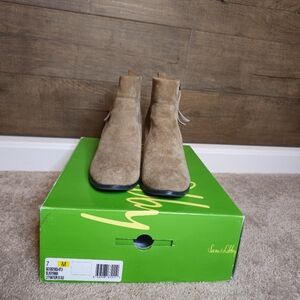 Sam & Libby Neutral Light Brown Suede Ankle Booties Size 7